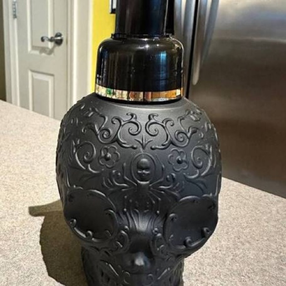 🎃 2 Vampire Blood
Gentle & Clean Foaming Hand Soaps - Picture 5 of 8